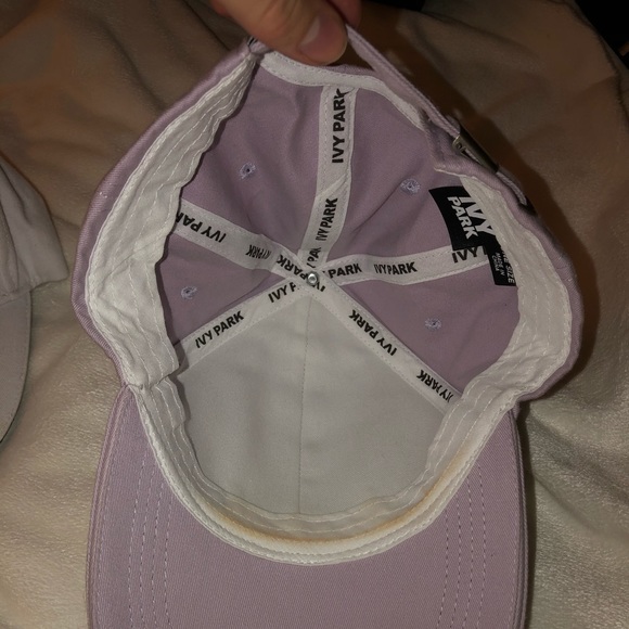 Ivy Park baseball caps - Picture 3 of 5